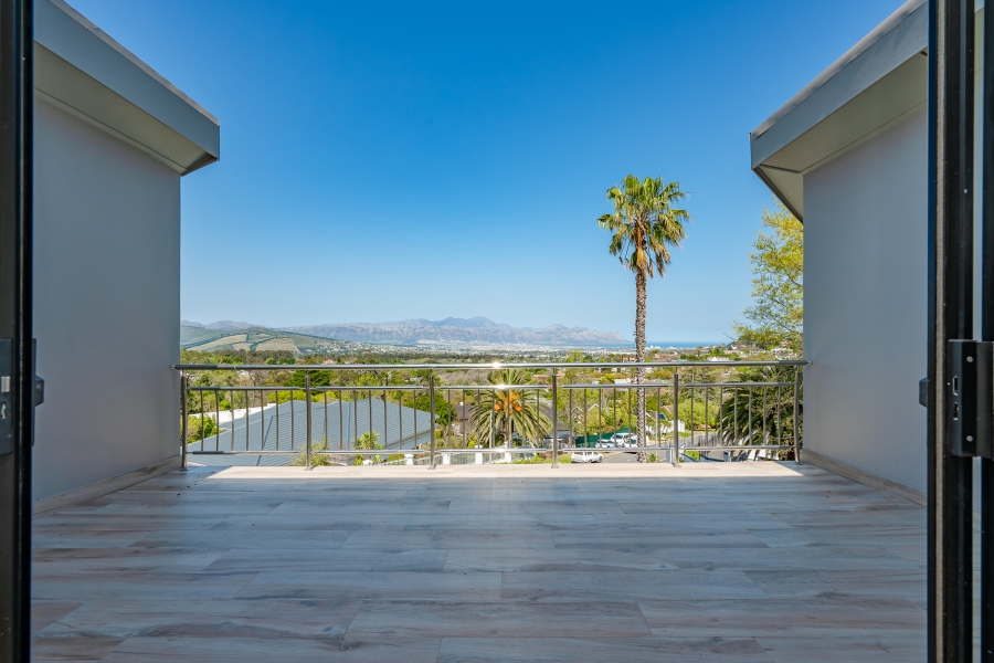 4 Bedroom Property for Sale in La Concorde Western Cape